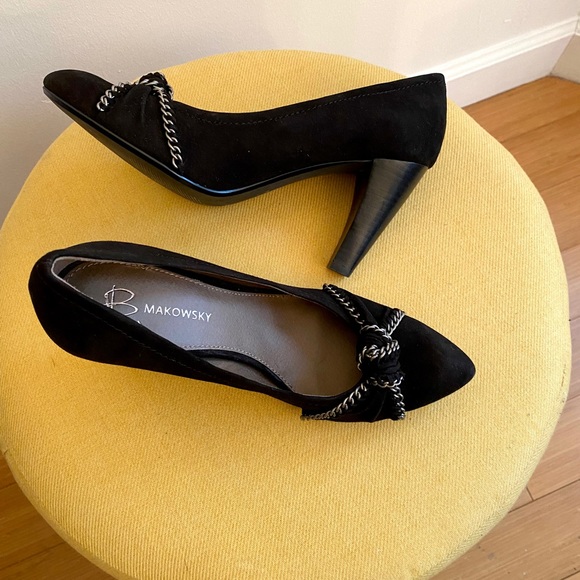 B Makoswsky “Karly” Black Suede Pumps Sz 8 - Picture 5 of 8
